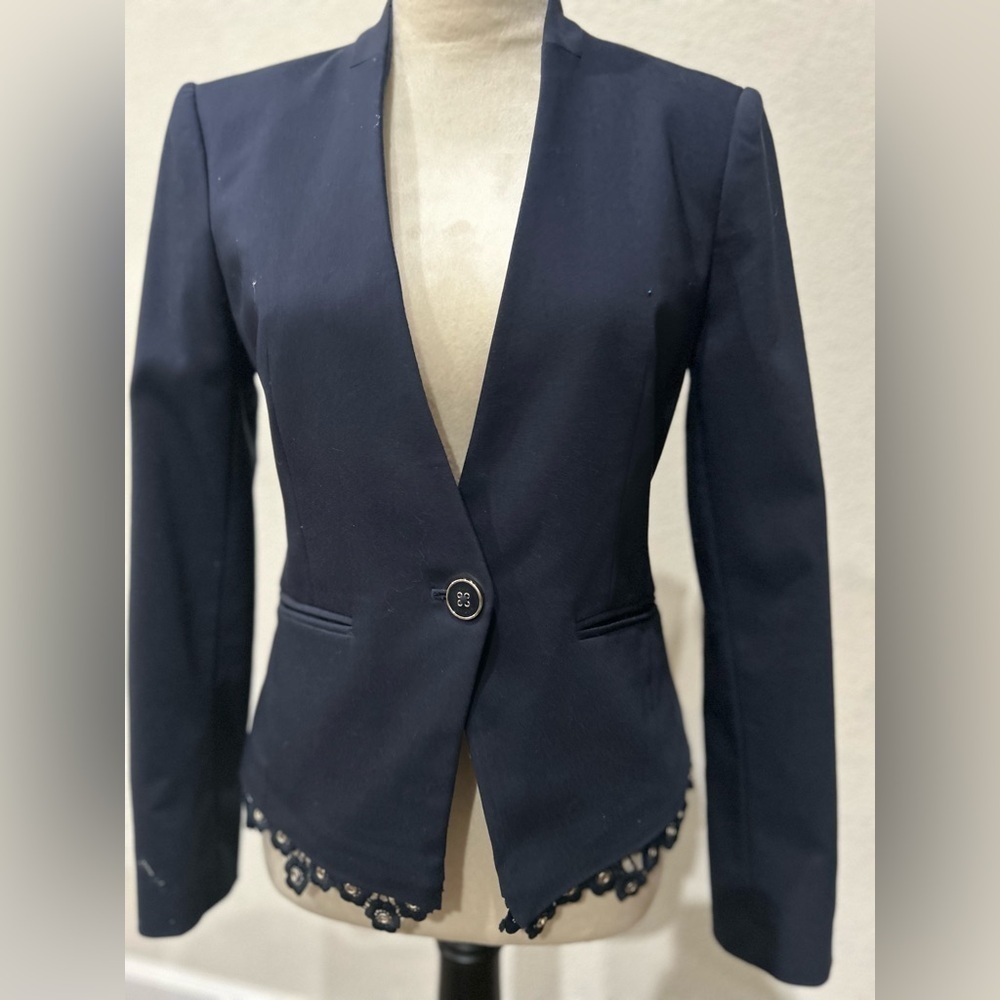 Tommy Hilfiger women’s blazer with embroidered layer size 4 NWOT